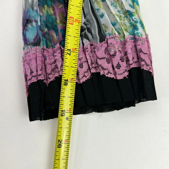 Beautiful Purple Crinkle ¾ Length Sleeve Patchwork V-neck Top - Picture 9 of 10